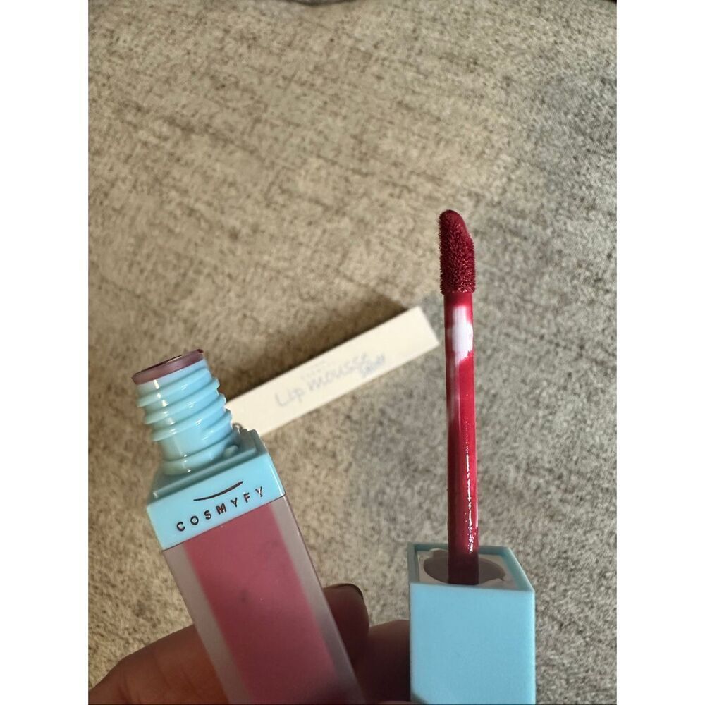Cosmyfy Lip Mousse Liquid Lipstick Shiny Shade 01 Lily New - Picture 3 of 4